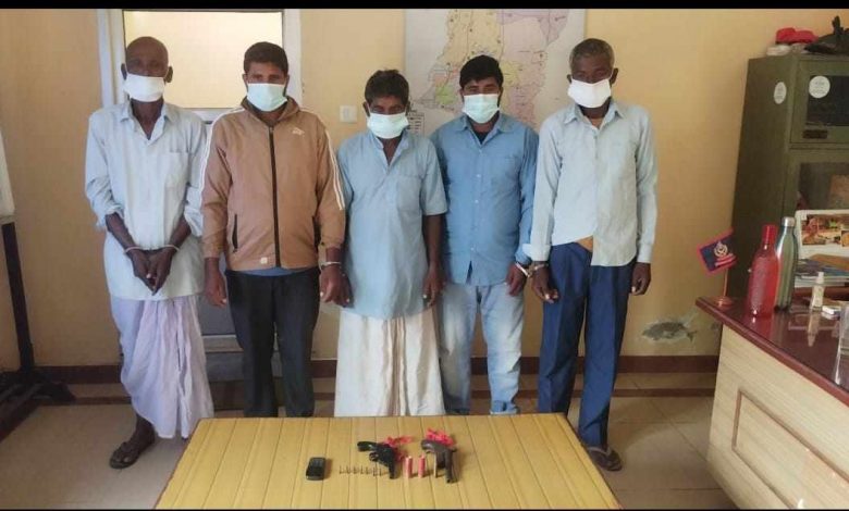 दुई थान पेस्तोलसहित पाँच जना पक्राउ दुई थान पेस्तोलसहित पाँच जना पक्राउ