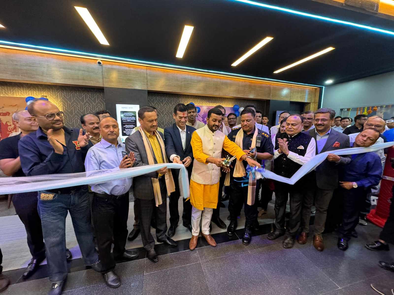 मधेसको पहिलो QFX सिनेमा वीरगञ्जमा सञ्चालनमा, प्रमुख सचेतक प्रदीप यादवद्वारा उद्घाटन मधेसको पहिलो QFX सिनेमा वीरगञ्जमा सञ्चालनमा, प्रमुख सचेतक प्रदीप यादवद्वारा उद्घाटन