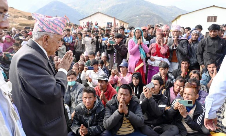 पीडितसँग राष्ट्रपति पौडेलः भूकम्प पिडितलाई कुनैपनि समस्या हुन नदिन सरकारसँग राष्टपतिको आग्रह पीडितसँग राष्ट्रपति पौडेलः भूकम्प पिडितलाई कुनैपनि समस्या हुन नदिन सरकारसँग राष्टपतिको आग्रह