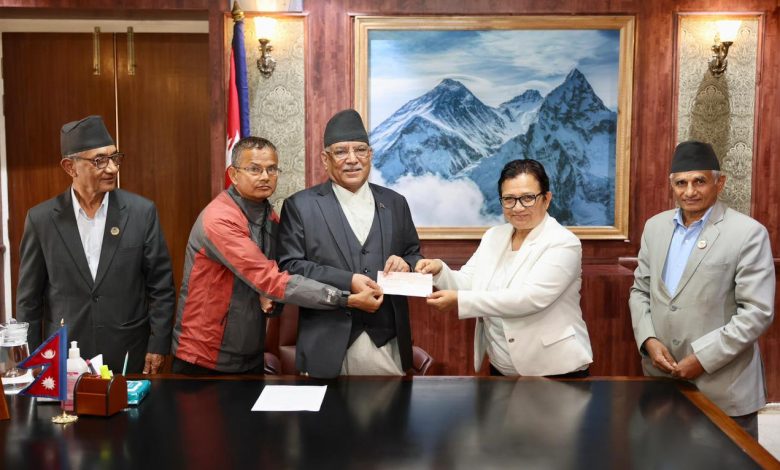 भूकम्पपीडितलाई माओवादीको ५० लाख सहयोग भूकम्पपीडितलाई माओवादीको ५० लाख सहयोग