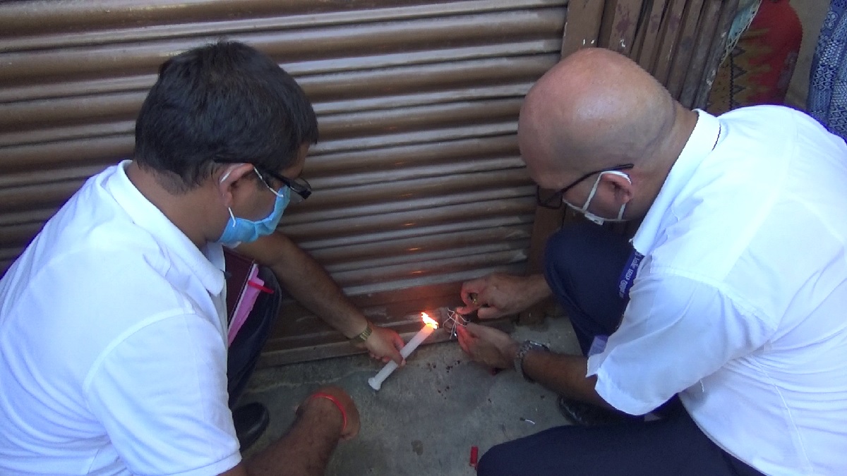 अवैधरूपमा औषधि बिक्री गर्ने फार्मेसीमा शिलबन्दी अवैधरूपमा औषधि बिक्री गर्ने फार्मेसीमा शिलबन्दी