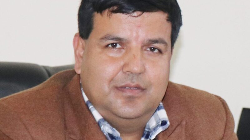 ताप्लेजुङमा स्वास्थ्य शिविर राख्दै डा. शर्मा, जटील अवस्थाका विरामीलाई केएमसीमा निःशुल्क उपचार