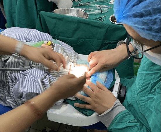 आँखा उपचारमा ऐतिहासिक फड्को : २९ हप्तामा जन्मेको शिशुको ‘लेन्स स्पेयरिङ भिट्रेक्टोमी’ आँखा उपचारमा ऐतिहासिक फड्को : २९ हप्तामा जन्मेको शिशुको ‘लेन्स स्पेयरिङ भिट्रेक्टोमी’