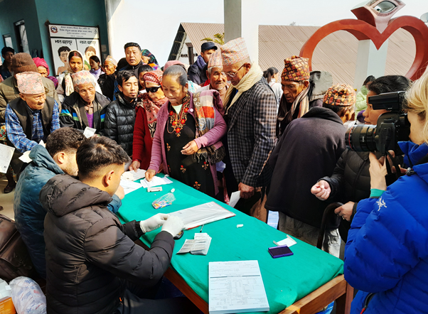 गृहजिल्लामा आँखाका बिरामीको शल्यक्रिया गर्दै डा रुइत गृहजिल्लामा आँखाका बिरामीको शल्यक्रिया गर्दै डा रुइत