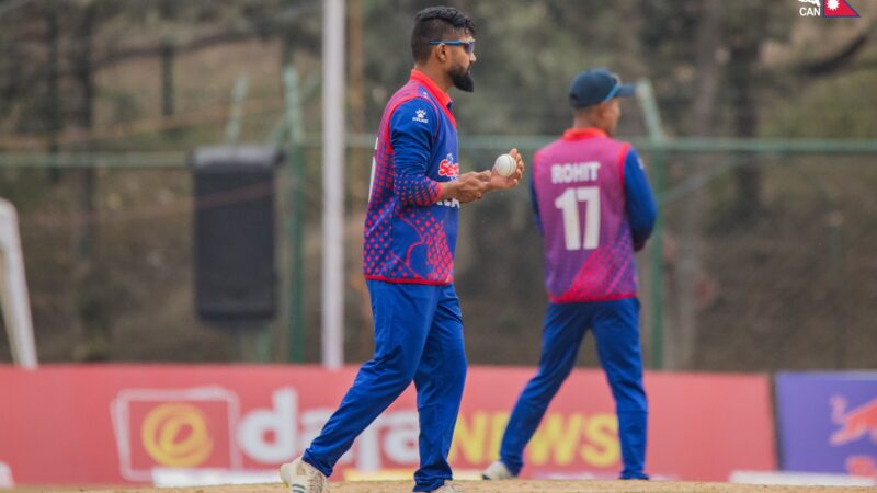 दीपेन्द्रले लिए नामिबियाको चौथो विकेट, खेलमा फर्किन संघर्ष गर्दै नेपाल