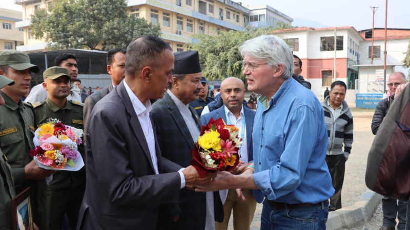 बेलायतका विकासमन्त्रीद्वारा लुम्बिनी प्रादेशिक अस्पतालको अवलोकन