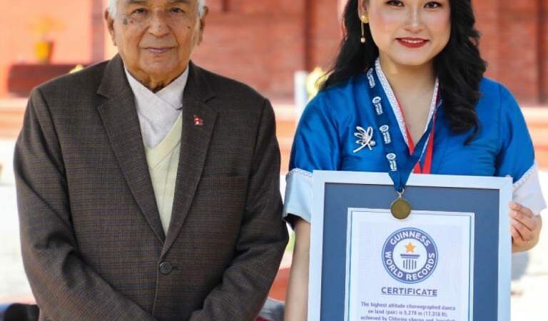 अभिनेत्री छिरिङलाई राष्ट्रपति पौडेलबाट गिनिज बुकको प्रमाणपत्र