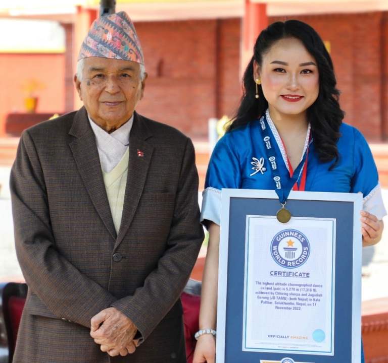 अभिनेत्री छिरिङलाई राष्ट्रपति पौडेलबाट गिनिज बुकको प्रमाणपत्र अभिनेत्री छिरिङलाई राष्ट्रपति पौडेलबाट गिनिज बुकको प्रमाणपत्र