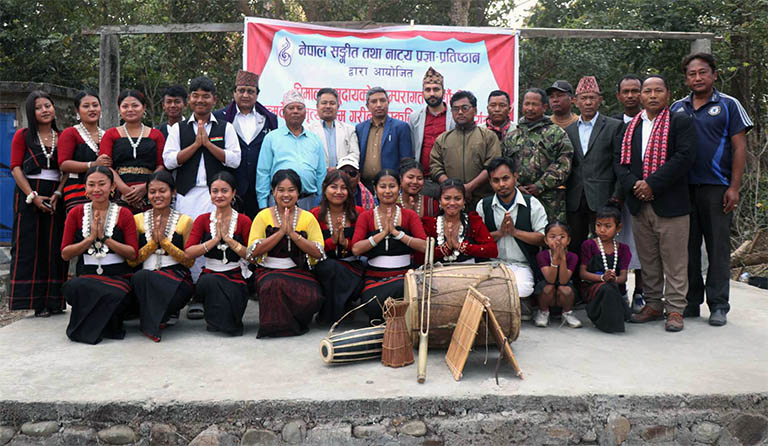 मोरङमा धिमाल समुदायको सांस्कृतिक प्रदर्शनी मोरङमा धिमाल समुदायको सांस्कृतिक प्रदर्शनी