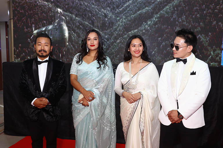 ‘गोर्खा वारियर’ को काठमाडौँ प्रिमियरमा राजनीतिज्ञ तथा सेलिब्रेटी (फोटो फिचर) ‘गोर्खा वारियर’ को काठमाडौँ प्रिमियरमा राजनीतिज्ञ तथा सेलिब्रेटी (फोटो फिचर)