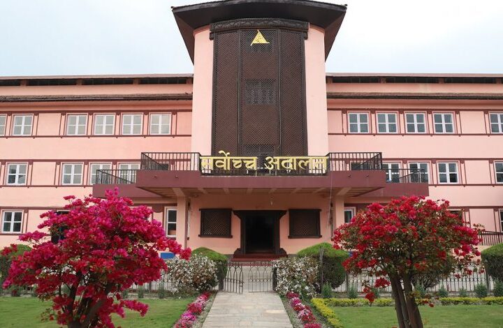 जाँचबुझ आयोगविरुद्ध सर्वोच्चमा रिट