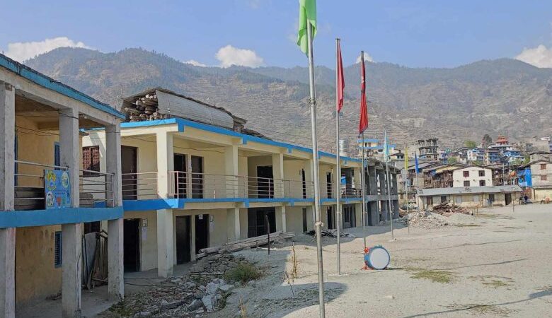 मुगुमा परीक्षा भइरहेकाे हलकाे तस्वीर  खिच्न नपाइने