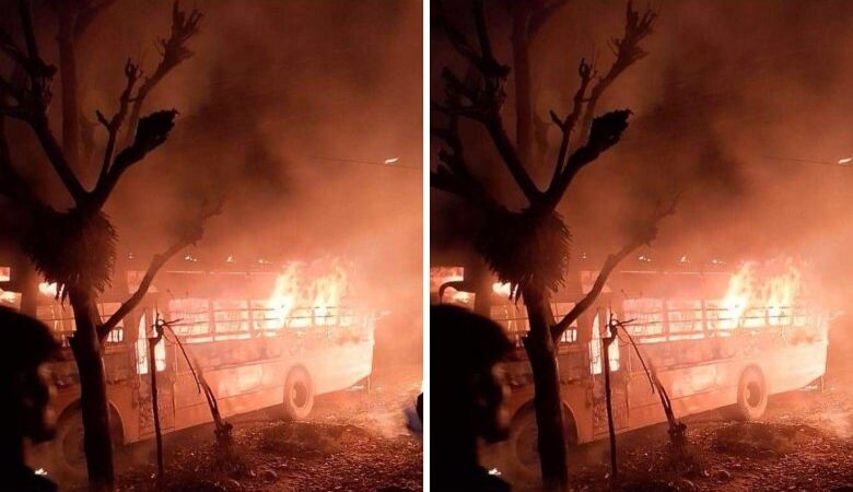 पार्किङ गरिएको स्कुल बसमा आगलागी पार्किङ गरिएको स्कुल बसमा आगलागी