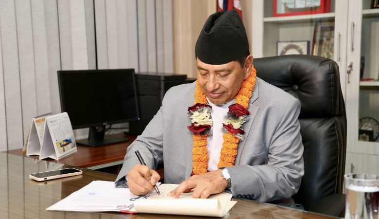 छिमेकी राष्ट्रसँगको सम्बन्धलाई प्राथमिकतामा राखेर काम गर्न सरकार प्रतिबद्ध: उपप्रधानमन्त्री श्रेष्ठ छिमेकी राष्ट्रसँगको सम्बन्धलाई प्राथमिकतामा राखेर काम गर्न सरकार प्रतिबद्ध: उपप्रधानमन्त्री श्रेष्ठ