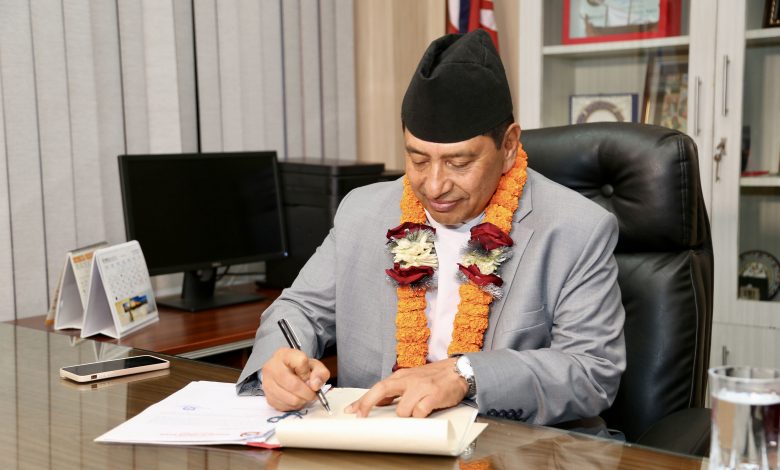 छिमेकी राष्ट्रसँगको सम्बन्धलाई प्राथमिकतामा राखेर काम गर्न सरकार प्रतिबद्ध: उपप्रधानमन्त्री श्रेष्ठ छिमेकी राष्ट्रसँगको सम्बन्धलाई प्राथमिकतामा राखेर काम गर्न सरकार प्रतिबद्ध: उपप्रधानमन्त्री श्रेष्ठ