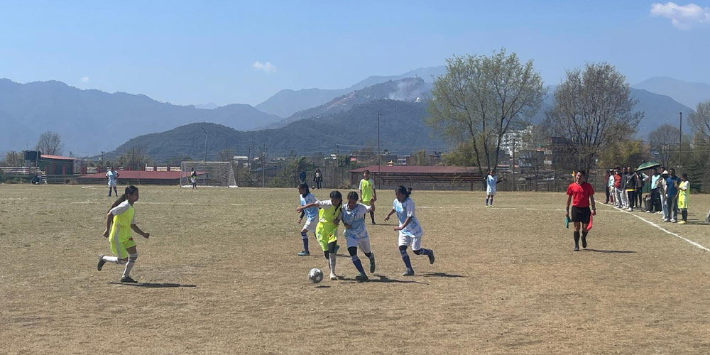 इशारामा फुटबल खेल्दै सुस्तःश्रवण भएकाहरु इशारामा फुटबल खेल्दै सुस्तःश्रवण भएकाहरु