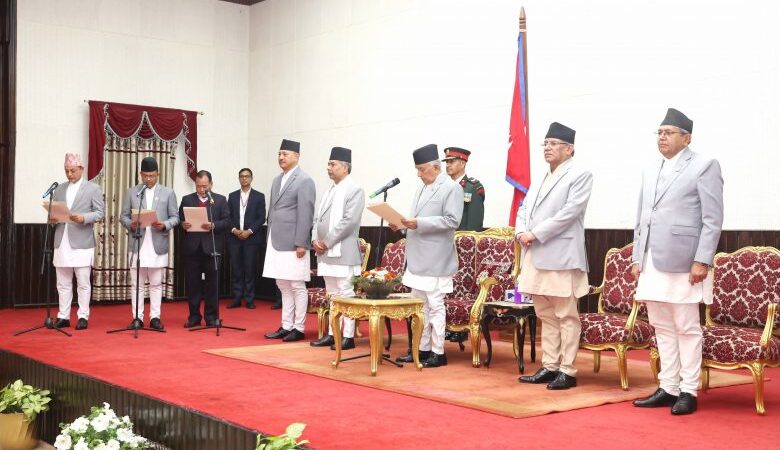 नवनियुक्त तीन मन्त्रीले लिए सपथ नवनियुक्त तीन मन्त्रीले लिए सपथ