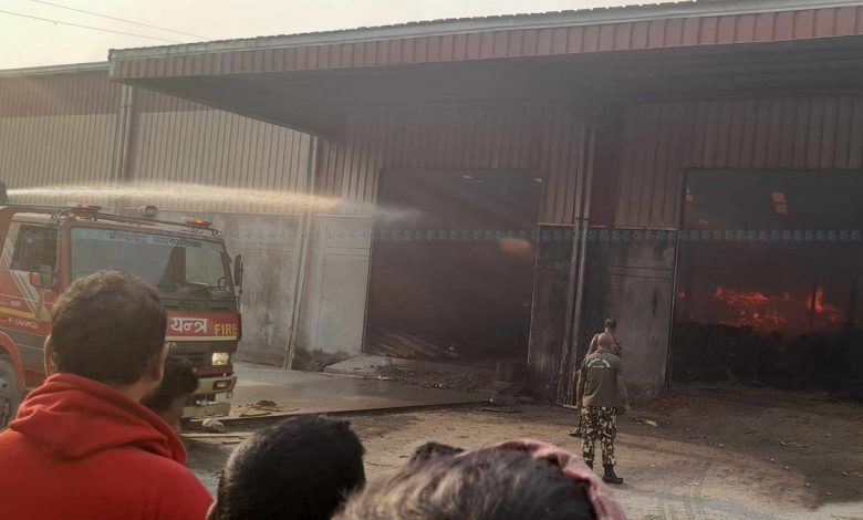 प्लाइउड उद्योगमा लागेको आगो दुई दिनपछि निभाइयो, पन्ध्र करोड क्षति प्लाइउड उद्योगमा लागेको आगो दुई दिनपछि निभाइयो, पन्ध्र करोड क्षति