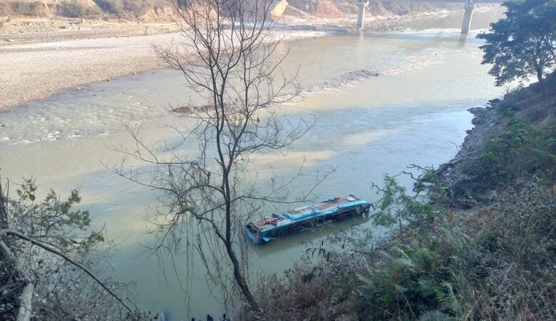 धादिङ बस दुर्घटना अपडेट : हराइरहेका दुई जनाको शव फेला, मृतकको संख्या नौ पुग्यो धादिङ बस दुर्घटना अपडेट : हराइरहेका दुई जनाको शव फेला, मृतकको संख्या नौ पुग्यो