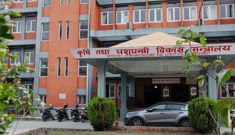 सरकार र केन्द्रीय दुग्ध सहकारी सङ्घबीच पाँच बुँदे सहमति सरकार र केन्द्रीय दुग्ध सहकारी सङ्घबीच पाँच बुँदे सहमति