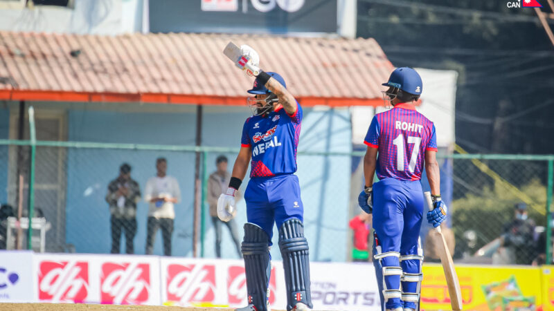 अर्धशतक हिर्काएर आउट भए रोहित, दबाबमा नेपाल
