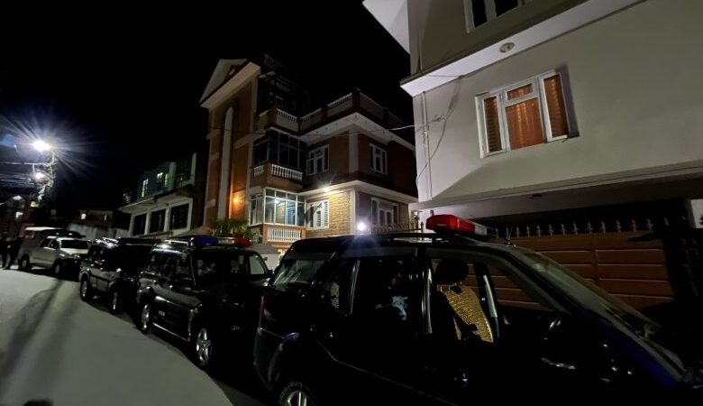 प्रचण्ड,ओली र नेपालबीचको भेटवार्ता सकियो, नेपालले भने’ पार्टीमा छलफल गर्छु प्रचण्ड,ओली र नेपालबीचको भेटवार्ता सकियो, नेपालले भने’ पार्टीमा छलफल गर्छु