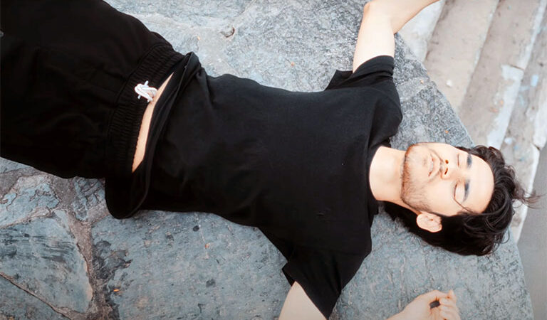 सुवासले ल्याए आत्महत्या निरुत्साहित गर्ने गीत (भिडियो)