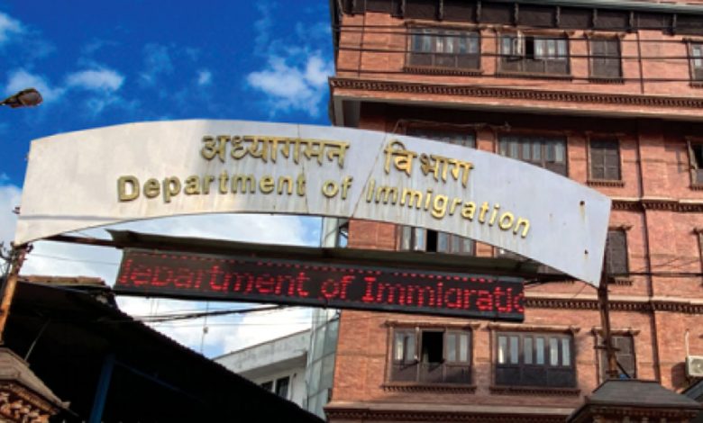 अवैधरुपमा नेपालमा बसिरहेका १० बङ्गलादेशीलाई अध्यागमनमा बुझाइयो अवैधरुपमा नेपालमा बसिरहेका १० बङ्गलादेशीलाई अध्यागमनमा बुझाइयो