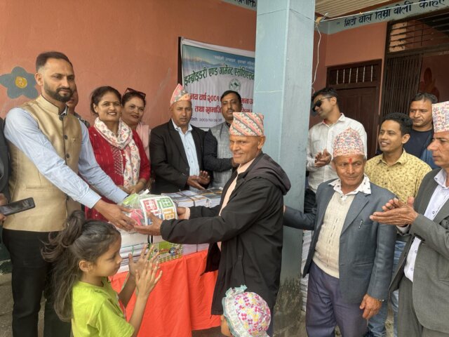 नयाँ वर्षका अवसरमा शुभकामना आदानप्रदान एवम् शैक्षिक सामाग्री सहयोग नयाँ वर्षका अवसरमा शुभकामना आदानप्रदान एवम् शैक्षिक सामाग्री सहयोग