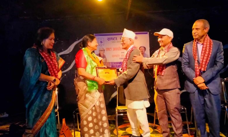 ‘स्रष्टा चैत्र ३०’ सम्मान पौडेल र मालीलाई ‘स्रष्टा चैत्र ३०’ सम्मान पौडेल र मालीलाई