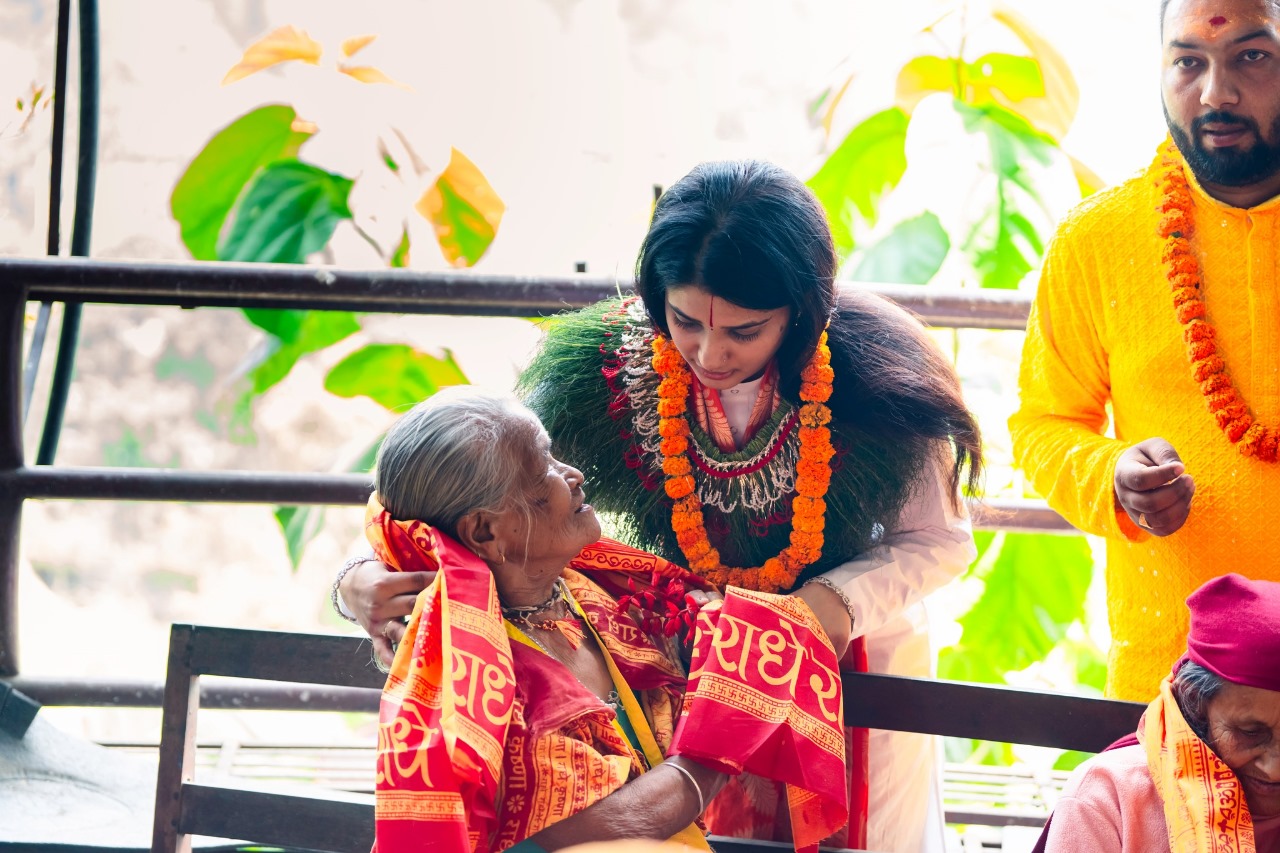 देवी प्रतिभाद्वारा आमा औसीको अवसरमा बुद्धाश्रममा सामग्री वितरण देवी प्रतिभाद्वारा आमा औसीको अवसरमा बुद्धाश्रममा सामग्री वितरण