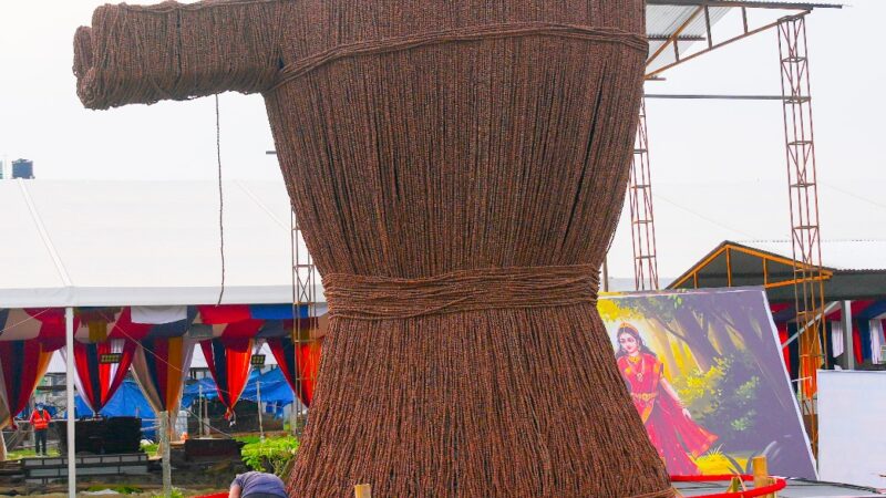 गण्डकी कोटिहोममा २१ फिट लामो रुद्राक्षले सजिएको शिवलिङ्गसहित हवनकुण्ड तयार गण्डकी कोटिहोममा २१ फिट लामो रुद्राक्षले सजिएको शिवलिङ्गसहित हवनकुण्ड तयार