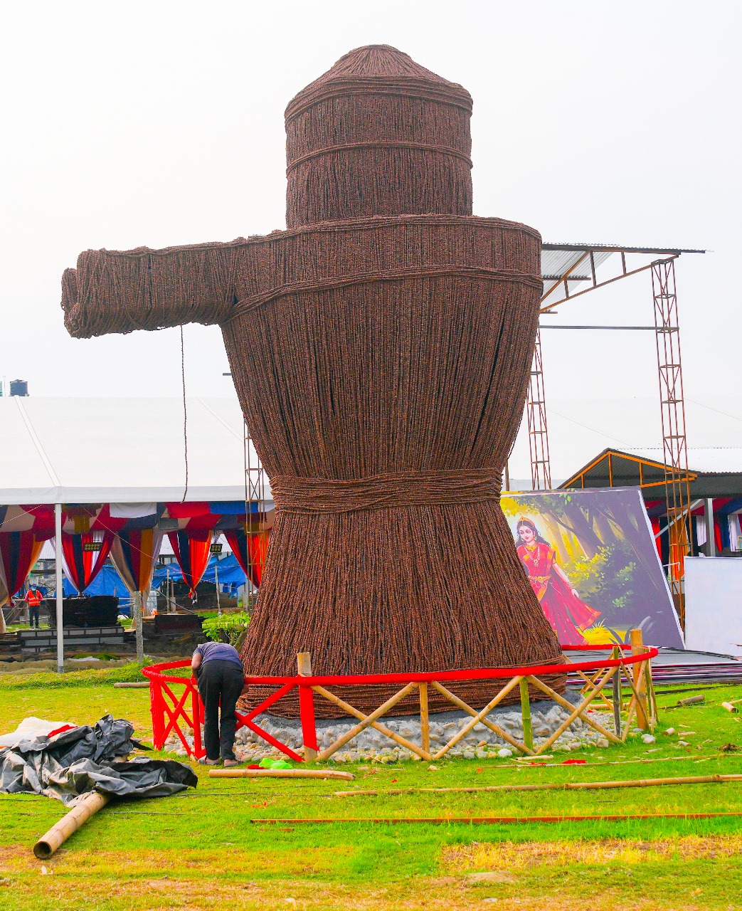 गण्डकी कोटिहोममा २१ फिट लामो रुद्राक्षले सजिएको शिवलिङ्गसहित हवनकुण्ड तयार गण्डकी कोटिहोममा २१ फिट लामो रुद्राक्षले सजिएको शिवलिङ्गसहित हवनकुण्ड तयार