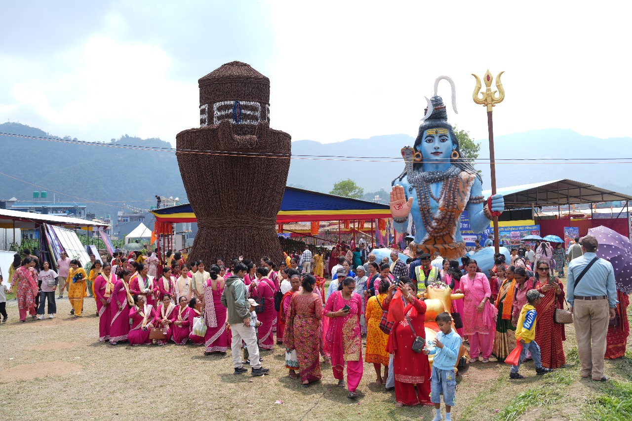 कोटिहोममा निर्मित २१ फिटको शिवलिङ्ग र शिवमूर्तिले भक्तजन आकर्षित कोटिहोममा निर्मित २१ फिटको शिवलिङ्ग र शिवमूर्तिले भक्तजन आकर्षित