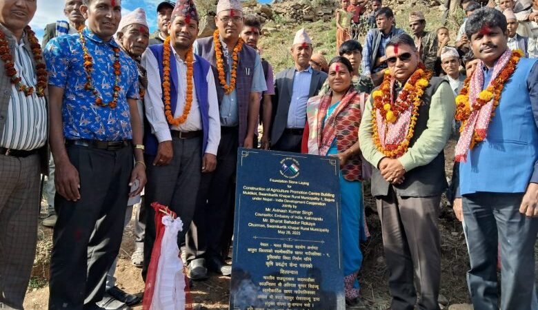 बाजुरामा खाद्यान्न सङ्कलन तथा वितरण केन्द्र भवन निर्माणको शिलान्यास 