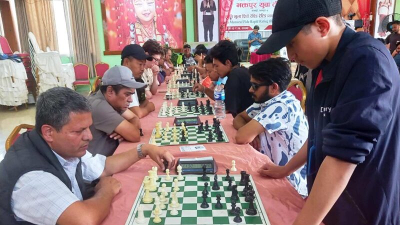 आठ वर्षका बालकदेखि ६८ वर्षीय नागरिकसम्म भिड्दै « रिपोर्टर्स नेपाल आठ वर्षका बालकदेखि ६८ वर्षीय नागरिकसम्म भिड्दै « रिपोर्टर्स नेपाल