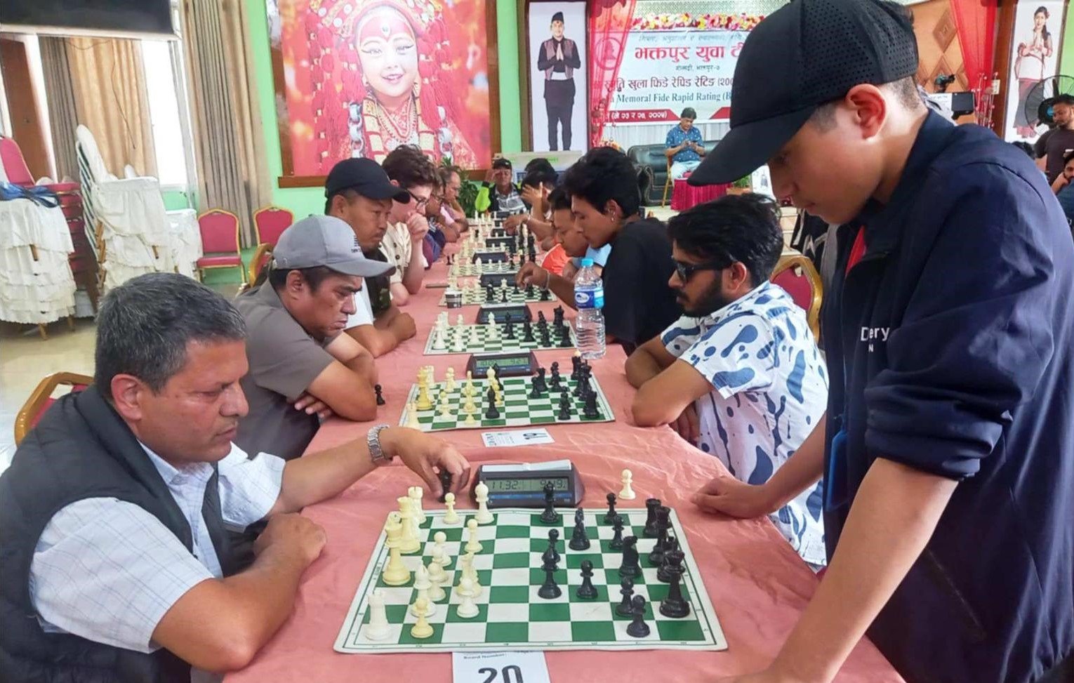 आठ वर्षका बालकदेखि ६८ वर्षीय नागरिकसम्म भिड्दै « रिपोर्टर्स नेपाल आठ वर्षका बालकदेखि ६८ वर्षीय नागरिकसम्म भिड्दै « रिपोर्टर्स नेपाल