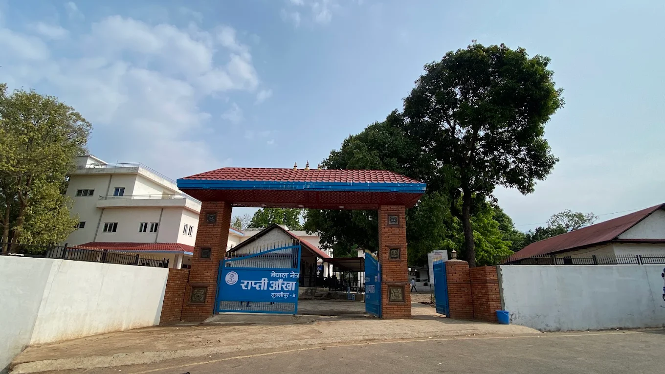 राप्ती आँखा अस्पतालमा जलविन्दु उपचार सेवा सुरु भएपछि स्थानीयलाई राहत राप्ती आँखा अस्पतालमा जलविन्दु उपचार सेवा सुरु भएपछि स्थानीयलाई राहत