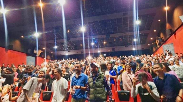 ऊनको स्वीटर’को दमदार ओपनिङ, दोस्रो दिन पनि हलहरूमा दर्शकको भीड ऊनको स्वीटर’को दमदार ओपनिङ, दोस्रो दिन पनि हलहरूमा दर्शकको भीड