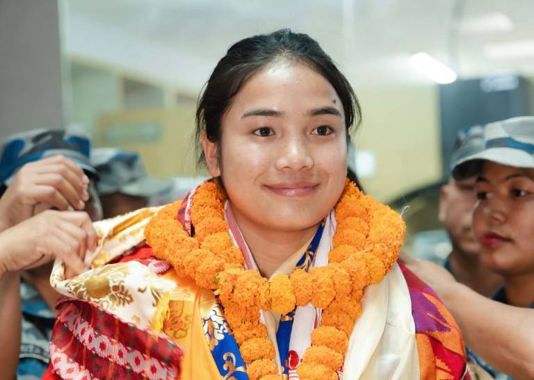 ‘अञ्जिला’को युके प्रदर्शनमा एञ्जिला सहभागी नहुने, दर्शकसँग मागिन् माफी ‘अञ्जिला’को युके प्रदर्शनमा एञ्जिला सहभागी नहुने, दर्शकसँग मागिन् माफी