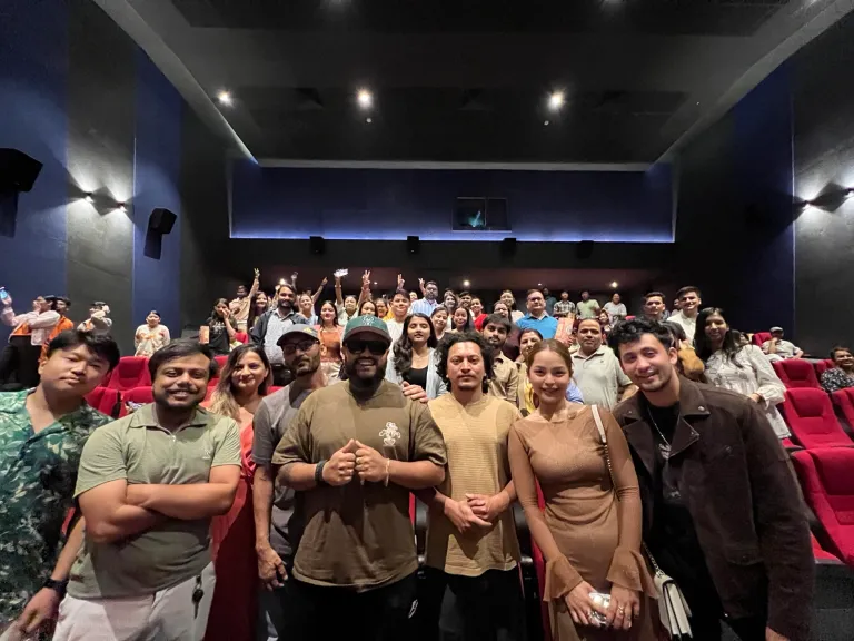 ‘ऊनको स्वीटर’को जादू: हलमा किशोर दर्शकको ओइरो, निर्देशक भन्छन्, ‘भावनाले उमेर नभन्ने रहेछ’ ‘ऊनको स्वीटर’को जादू: हलमा किशोर दर्शकको ओइरो, निर्देशक भन्छन्, ‘भावनाले उमेर नभन्ने रहेछ’