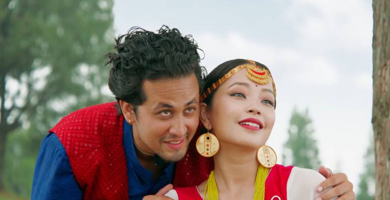 ‘ऊनको स्वीटर’को गीत ‘चाइनेजो जिन्दगानीमा’ले निरुता सिंहलाई सम्झायो ‘दर्पण छाया’, गरिन् परीक्षा र एलेक्सको प्रशंसा ‘ऊनको स्वीटर’को गीत ‘चाइनेजो जिन्दगानीमा’ले निरुता सिंहलाई सम्झायो ‘दर्पण छाया’, गरिन् परीक्षा र एलेक्सको प्रशंसा