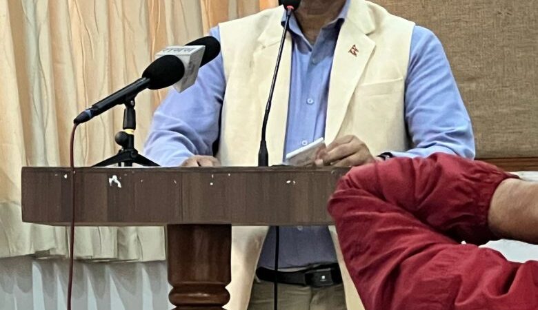 ‘गणतन्त्रबादी शक्ति एक हुनुपर्ने बेला आएकाे छ’: सचिब बिस्वकर्मा