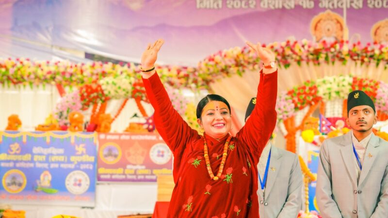 कोटिहोममा गुरुङ समुदायको पोसाकमा भागवत मञ्जरी राधिका दासी कोटिहोममा गुरुङ समुदायको पोसाकमा भागवत मञ्जरी राधिका दासी