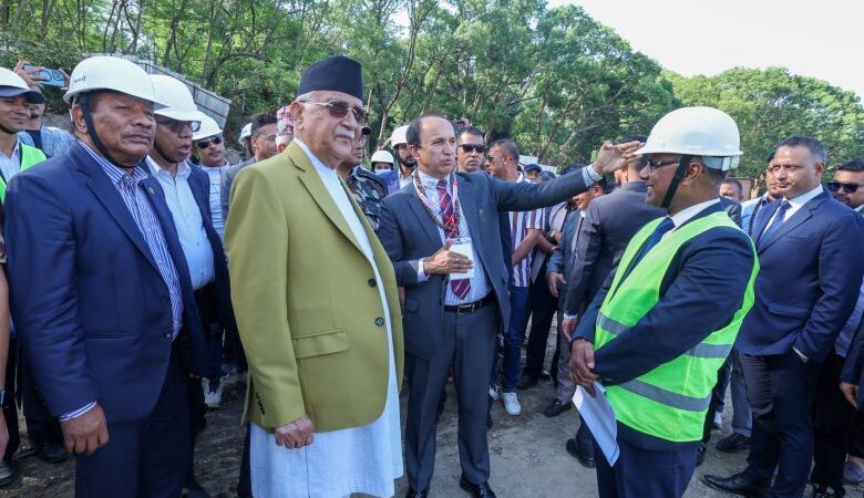 प्रधानमन्त्रीबाट निर्माणाधीन त्रिवि क्रिकेट मैदानको निरीक्षण