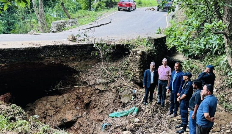 सडक भासिँदा गोरखा आरुघाट सडक पूर्णरूपमा बन्द