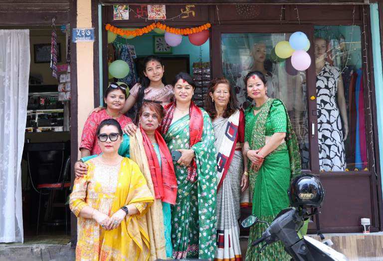 गायिका मञ्जु थापाद्वारा ‘सौम्या कलेक्सन’ को शुभारम्भ गायिका मञ्जु थापाद्वारा ‘सौम्या कलेक्सन’ को शुभारम्भ