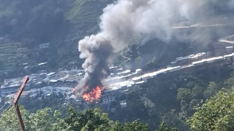 बाजुराको बाम्का बजारमा आगलागी, आगो नियन्त्रणको प्रयास जारी