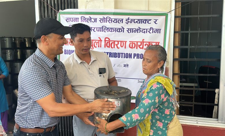 कालिका नगरपालिकाका २सय परिवारलाई सुधारिएको चुलो वितरण कालिका नगरपालिकाका २सय परिवारलाई सुधारिएको चुलो वितरण