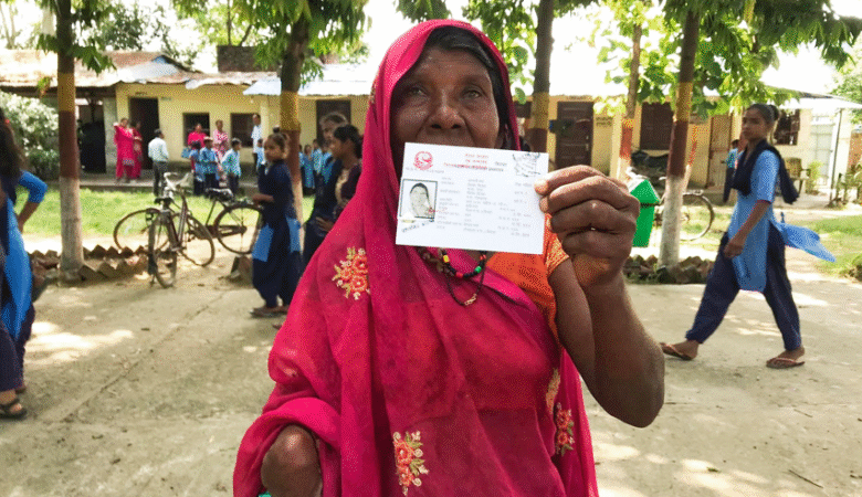 ६२ बर्षमा नागरिकता पाएपछि राहतको पर्खाइमा लरुबती